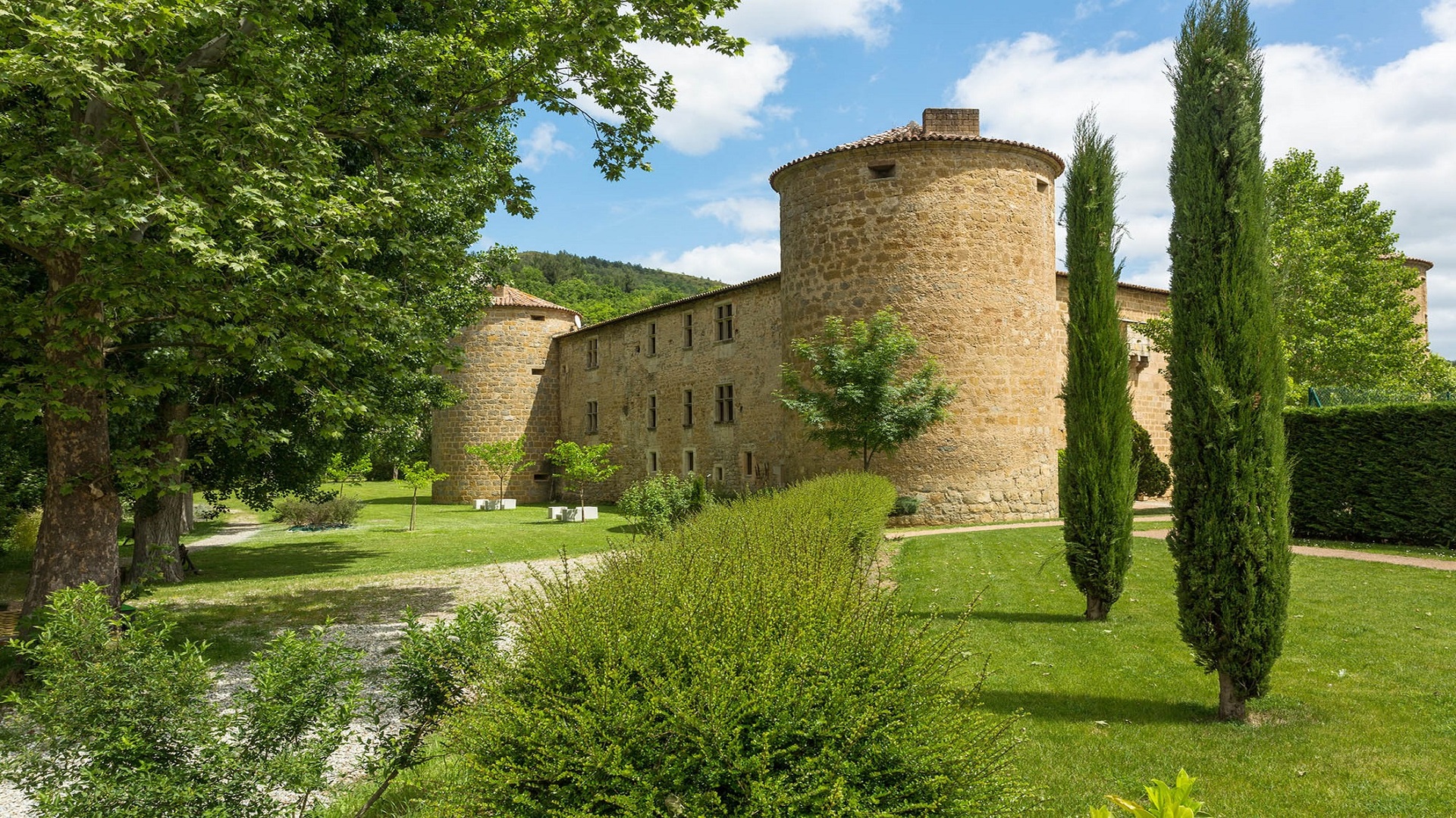 Chateau des ducs de joyeuse 