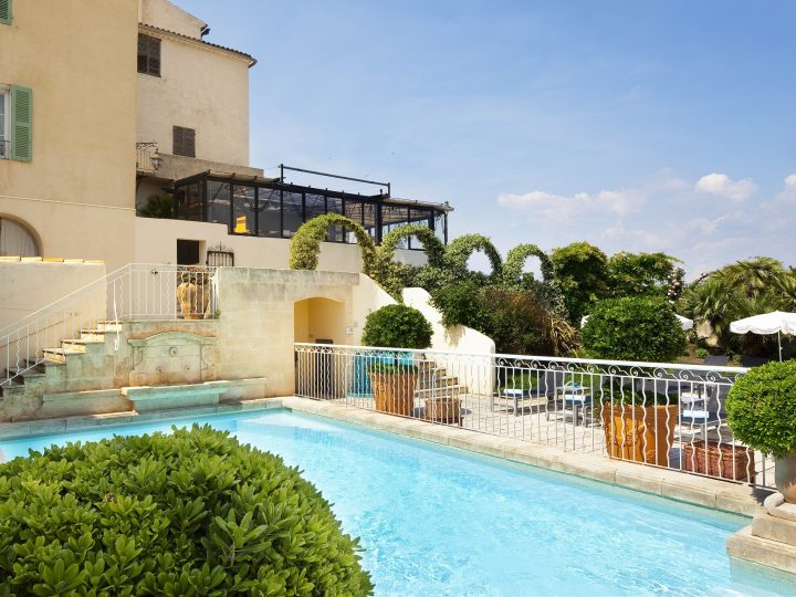 Seminaire avec vaste terrasse et piscine