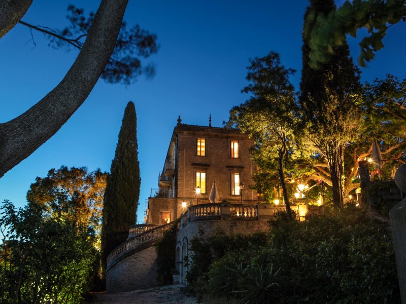 Auberge de Noves - Chateaurenard - Avignon nocturne