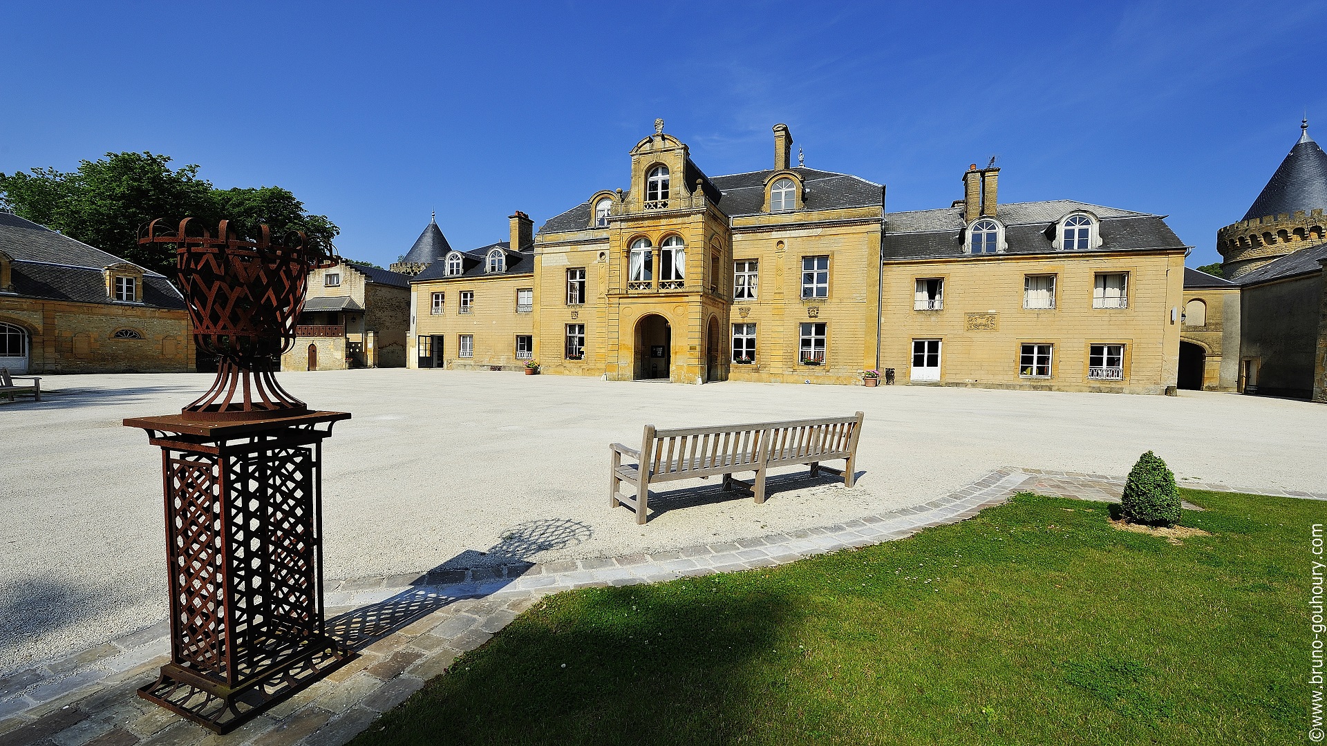 Domaine Chateau du Faucon 