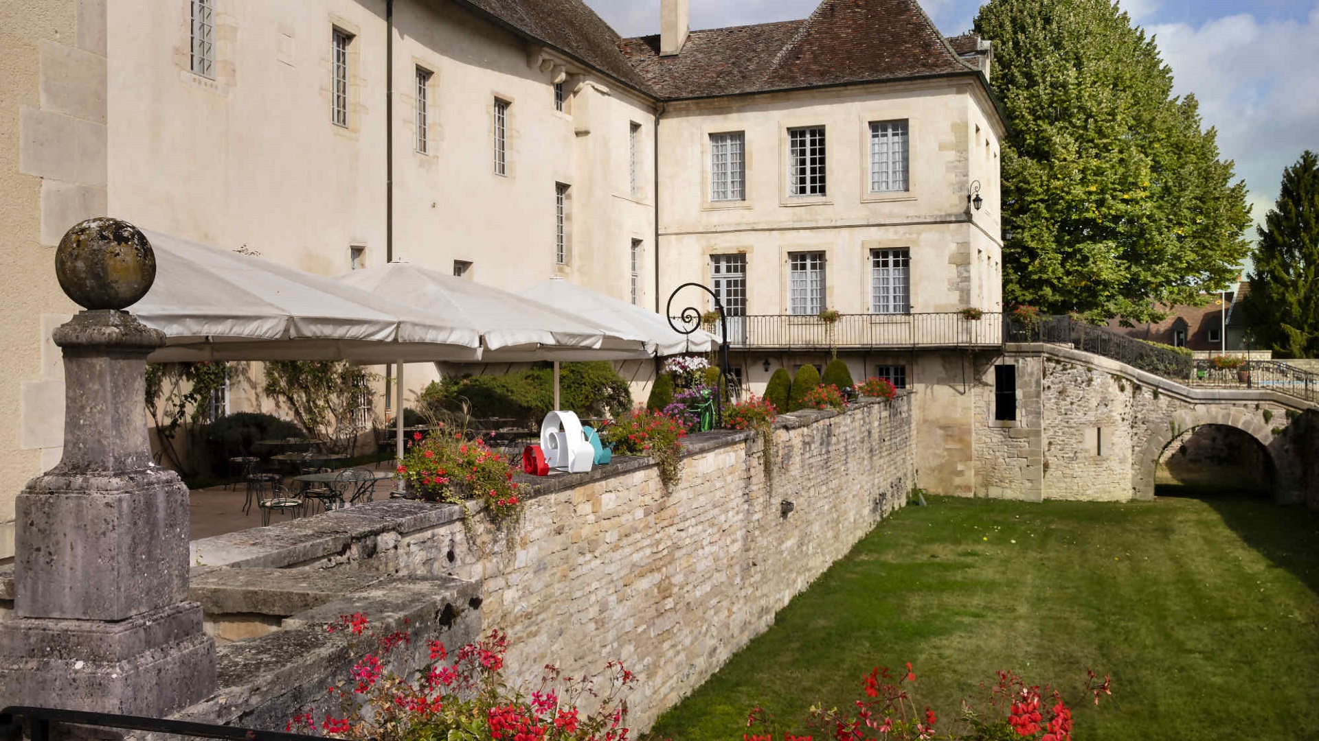 chateau-de-gilly-beaune-dijon-bourgogne-douves-101-seminaires