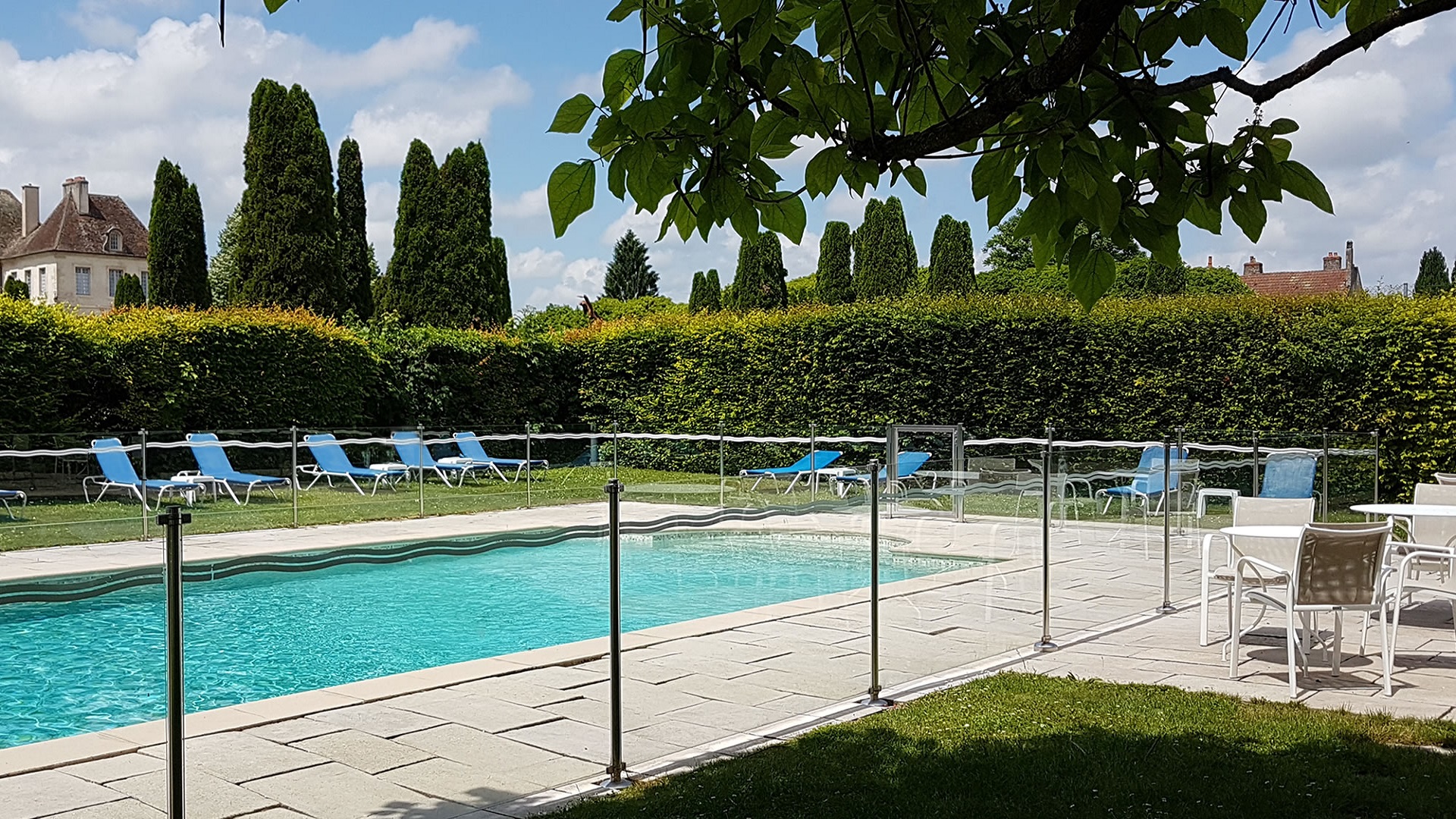 chateau-de-gilly-beaune-dijon-bourgogne-piscine-101-seminaires