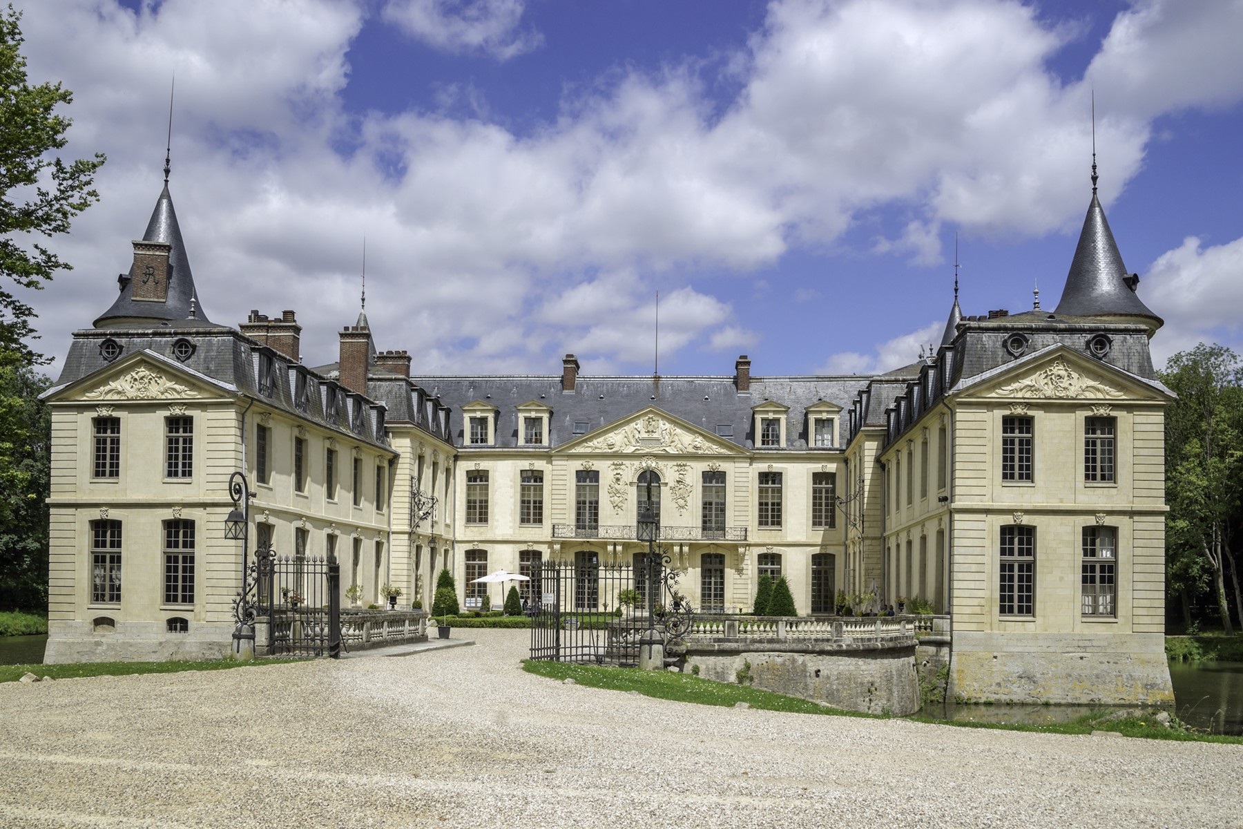 Cour d'honneur Domaine château Ermenonville