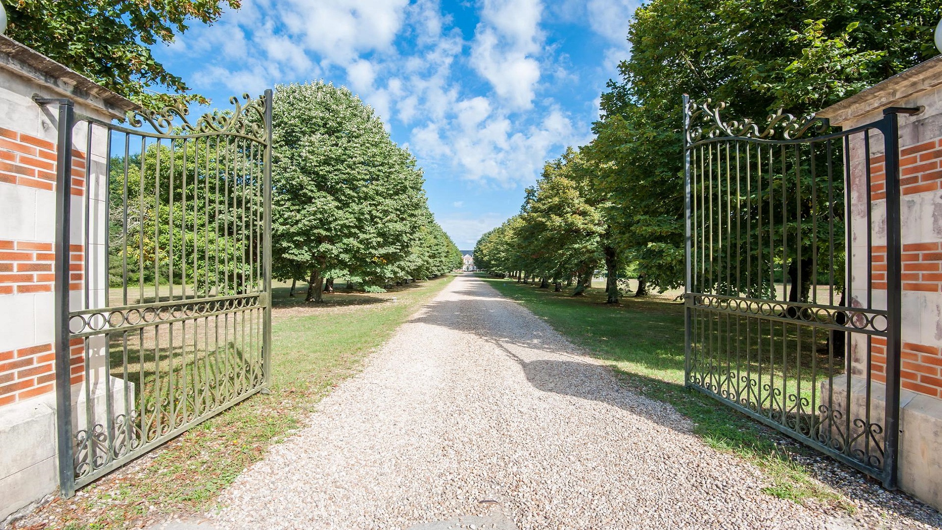 domaine-de-valaudran-entree-salbris-centre-val-de-loire-bourges-101-seminaires