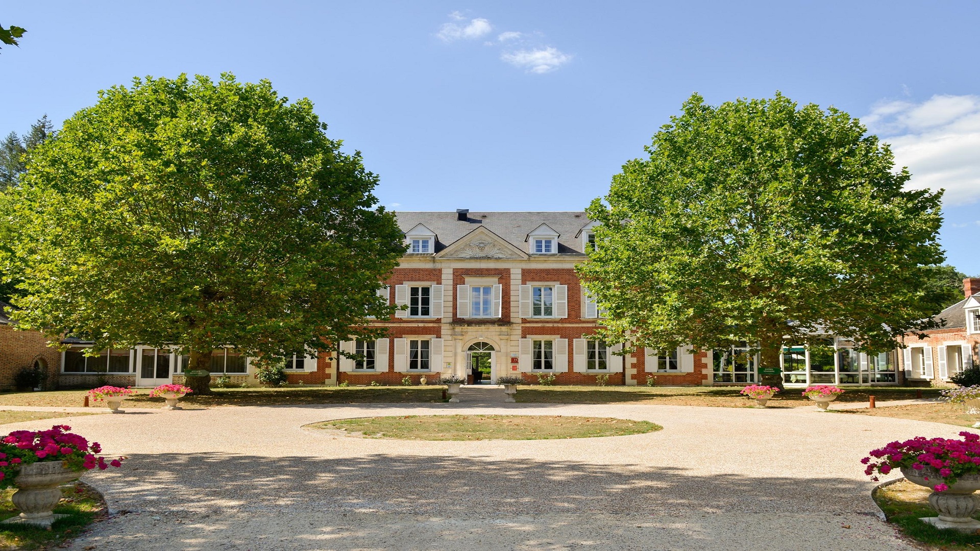 domaine-de-valaudran-facade-salbris-centre-val-de-loire-bourges-101-seminaires