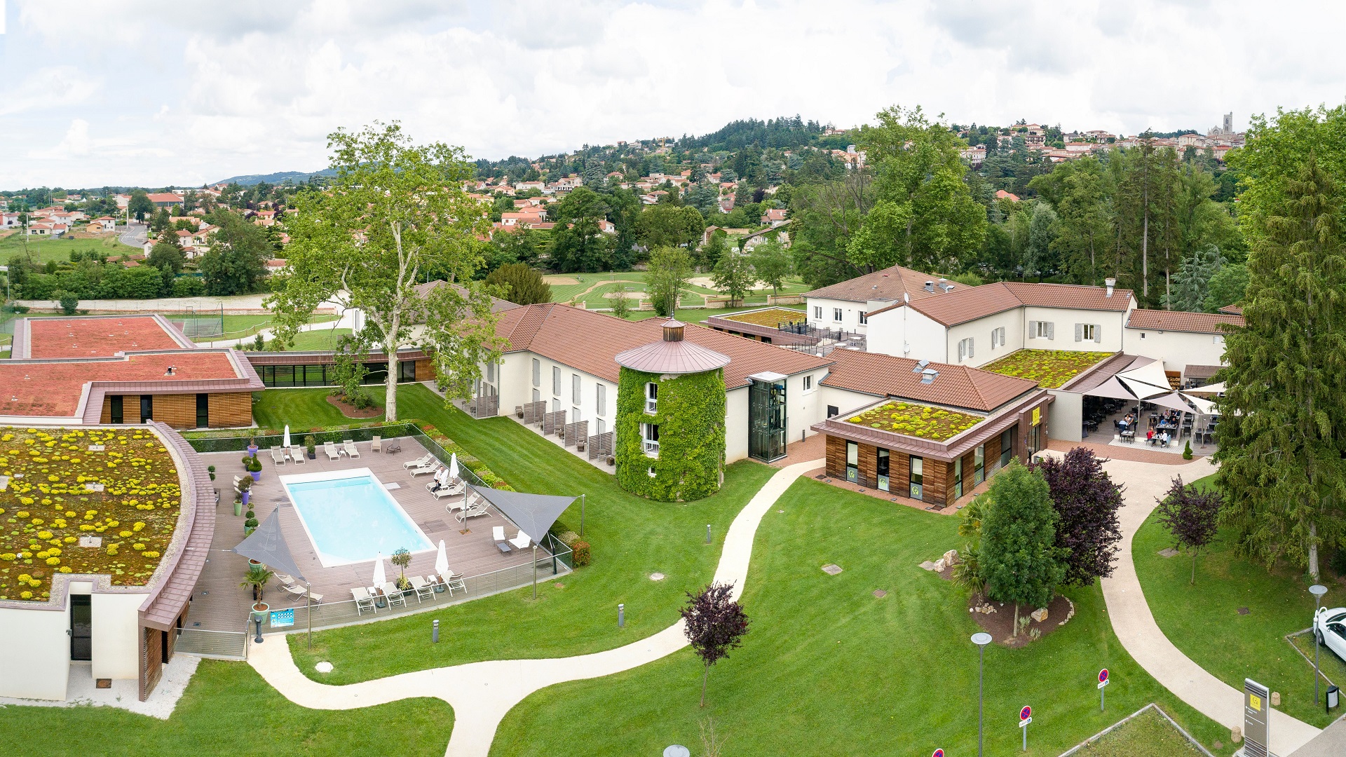 la-charpiniere-saint-etienne-lyon-loire-rhone-alpes-drone-101-seminaires