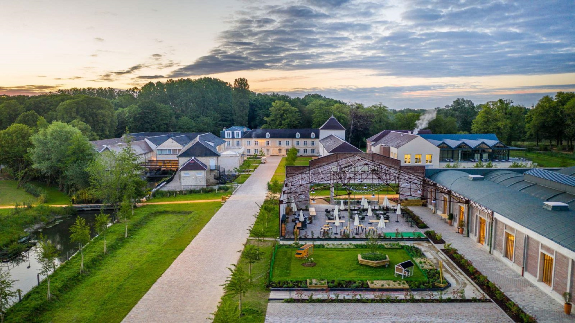 le-grand-pavillon-chantilly-hauts-de-france-paris-cdg-roissy-drone-101-seminaires